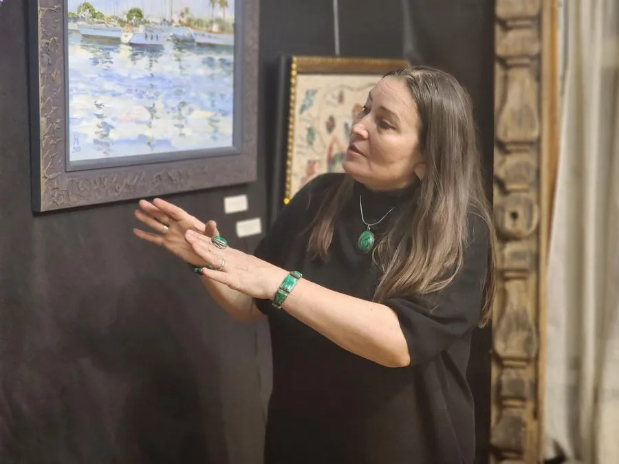 Встреча с художником Ульяной Марининой на выставке «Море и звезды»